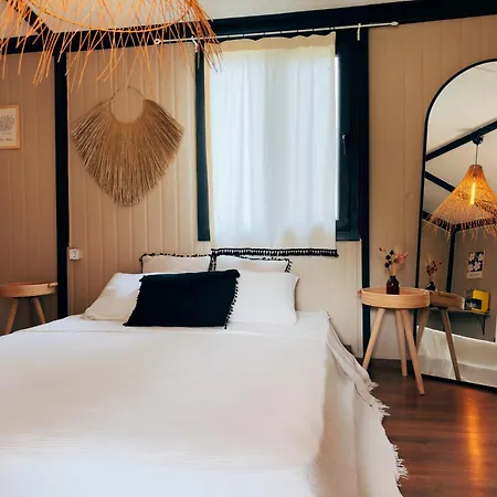 Bed & Breakfast Alpinia Houses&garden Fethiye